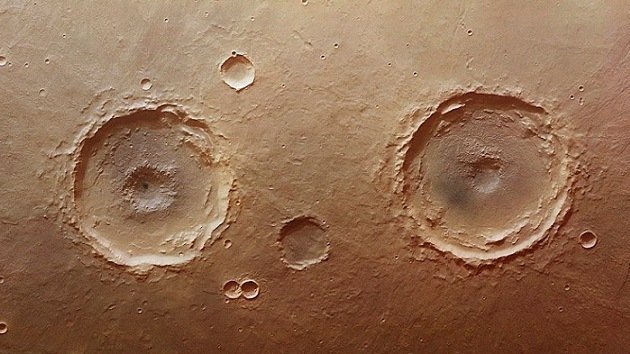 Los 'ojos' del planeta rojo: Hallan una pareja de cráteres gemelos en Marte
