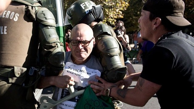 Al menos 50 detenidos en violentos choques entre la Policía y manifestantes en Chile
