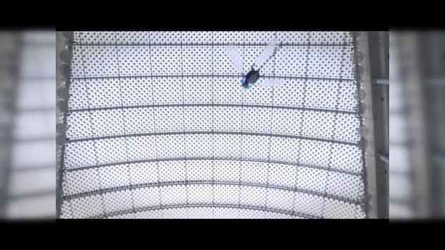 El primer vuelo de una libélula robótica