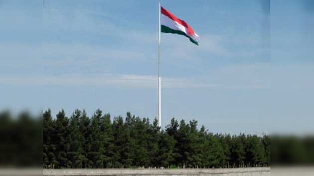 Tayikistán entra en el Guinness por el mástil de bandera más alto del mundo