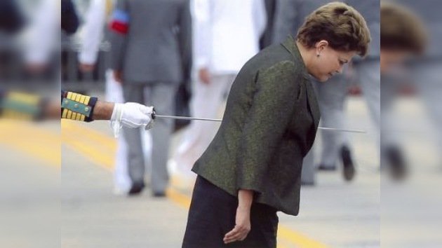 Foto que muestra a Rousseff aparentemente traspasada por una espada logra el Rey de España
