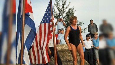 Nadadora de 62 años vuelve a intentar cruzar el Estrecho de Florida