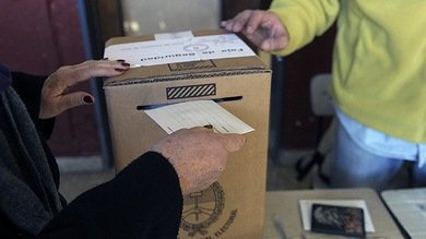 Los extranjeros y los jóvenes de 16 años podrán votar en Argentina