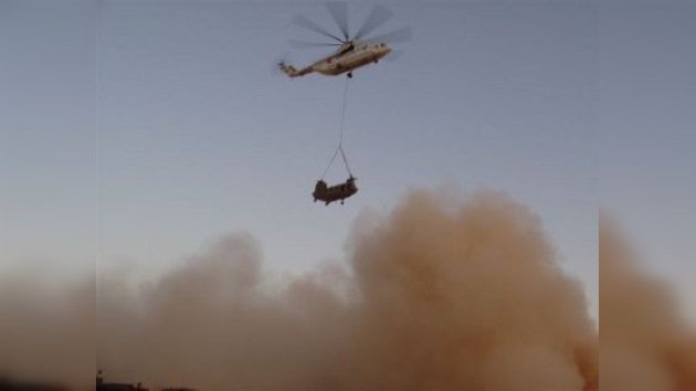 Pilotos rusos rescatan un helicóptero de la OTAN