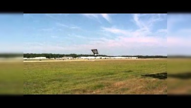 Una avioneta con una banderola con la esvástica sorprende Nueva York