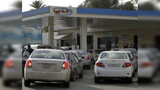 Ataques de la OTAN provocan escasez de combustible en Libia