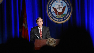 El exjefe de la CIA dará clases por un dólar