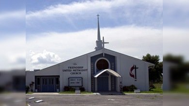 Una pareja estadounidense se suicida al lado de la iglesia que ofició su matrimonio