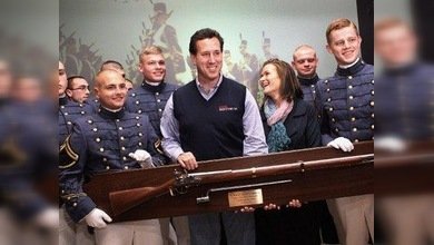 Rick Santorum, azote de Irán y de los inmigrantes, gana las primarias republicanas de Iowa