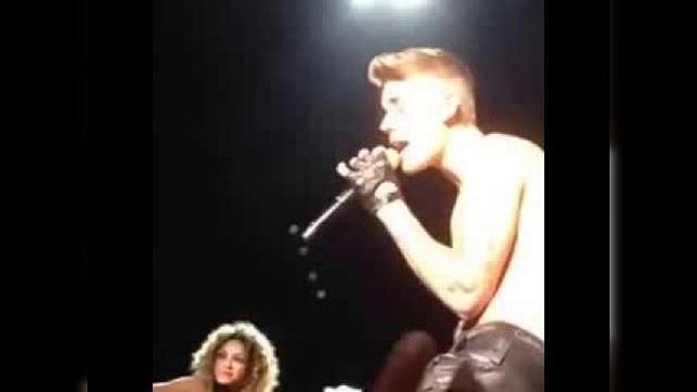 Brasil: Justin Bieber recibe un botellazo durante el ‘Believe tour’