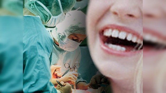 Operación de risa: niña británica no puede dejar de reír por tres semanas tras una cirugía