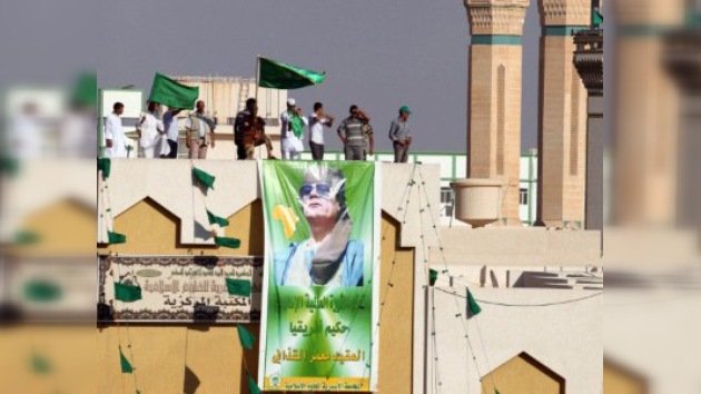 Trípoli: La renuncia de Gaddafi no está en la agenda
