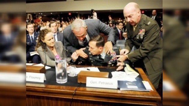 General estadounidense se desmaya durante una audiencia en el Senado