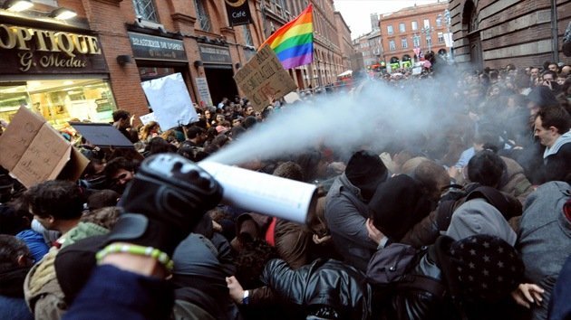 Fotos: Policía contra unos 100.000 opositores al matrimonio homosexual en Francia