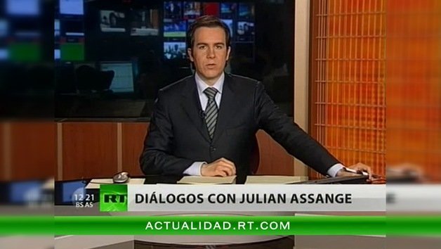 Assange dialoga con Imran Khan, el máximo activista anticorrupción pakistaní