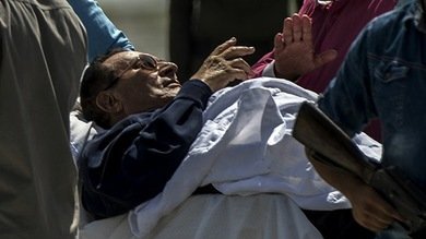 Absuelven al expresidente Hosni Mubarak de todos los cargos