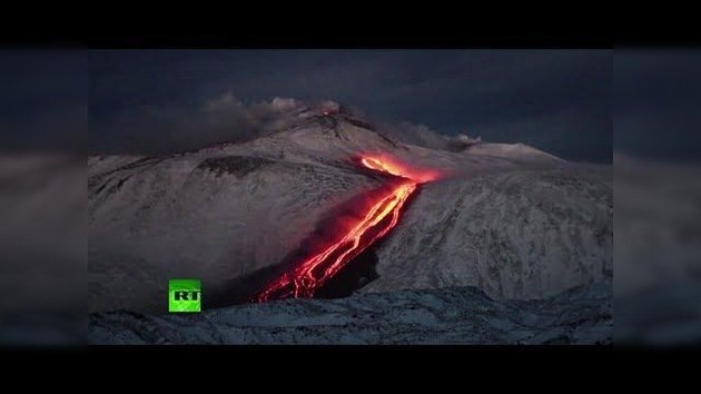 Italia: El famoso volcán Etna hace su primera erupción de 2014