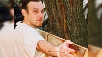 Los internautas 'salvan' al artista ruso que propuso que le mataran on-line