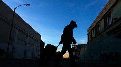 Obligan en Carolina del Sur a pagar a grupos que alimentan a los sin hogar en parques