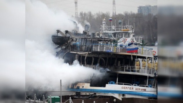Extinguen incendio en un barco-hotel a las orillas del río Moskova