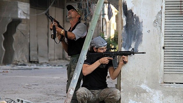Los rebeldes sirios se camuflan con el uniforme de la ONU en los Altos del Golán
