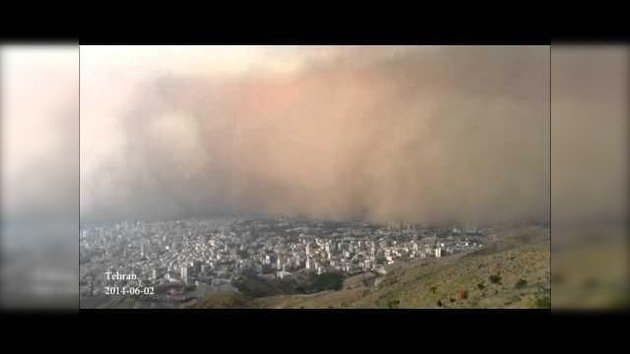 Una monstruosa tormenta de arena 'se traga' la capital de Irán