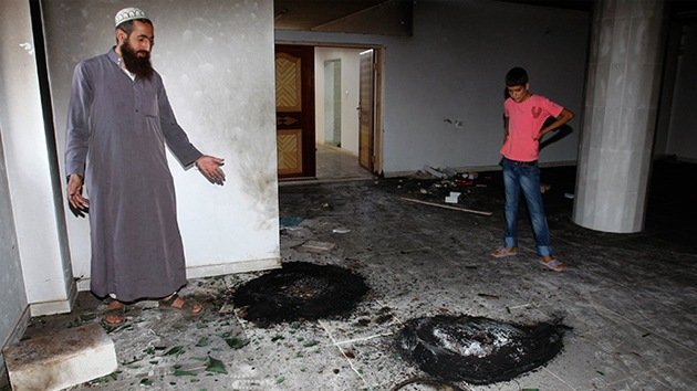 Funcionarios palestinos: Colonos israelíes incendiaron una mezquita en Cisjordania