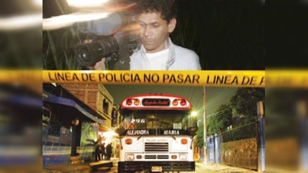 Periodista salvadoreño muere a tiros en un autobús