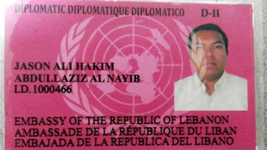 Un colombiano estafa a universidades y hasta al Ejército haciéndose pasar por diplomático