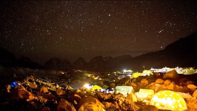 Video: Descubra el Everest y sus habitantes de día y de noche