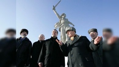 Medvédev se reúne en Volgogrado con el comité del 'Día de Victoria'