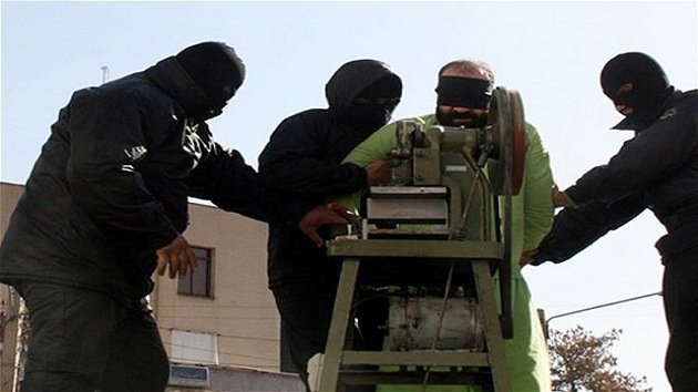 Irán presenta una nueva 'guillotina' para cercenar dedos a los ladrones