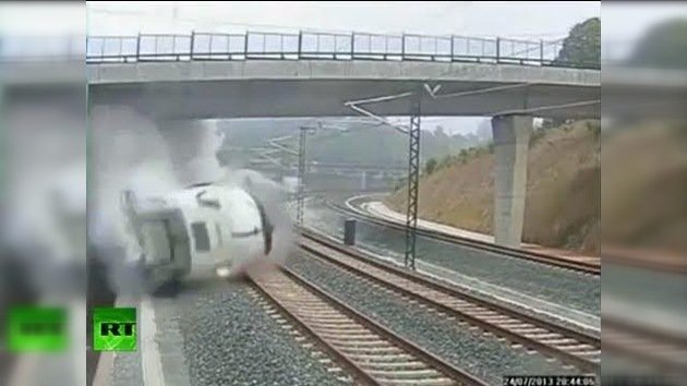 Cámara de seguridad graba el momento en que el tren en Santiago de Compostela descarrila