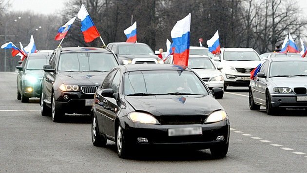 Fotos: Unos 350 automóviles realizan en Moscú una caravana en apoyo a Crimea