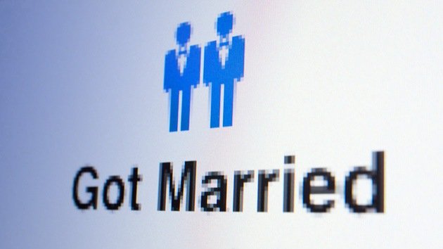 Gays y lesbianas ya tienen sus íconos de 'casado' en Facebook