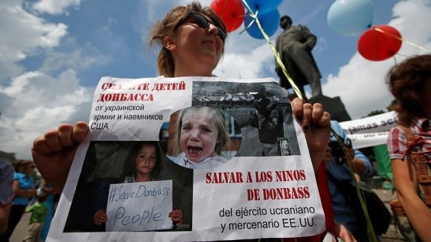 FOTOS, VIDEO: Los padres en Donetsk exigen seguridad para sus hijos