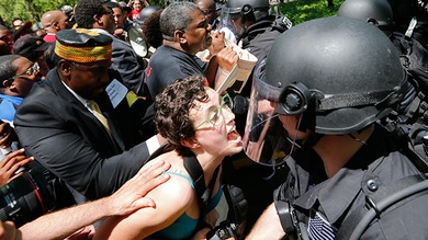 EE.UU.: Más de 100 detenidos en las protestas contra McDonald's por bajos salarios