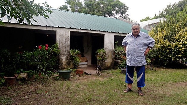Fotos: Mujica abre las puertas de su modesta casa a la prensa