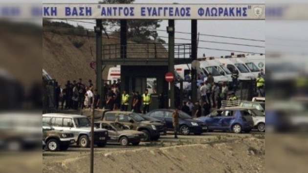Al menos 16 personas mueren tras dos explosiones en una base naval en Chipre
