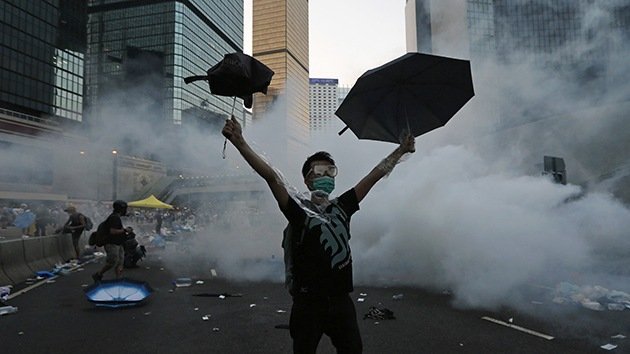 El 'hombre de los paraguas' de Hong Kong se hace viral