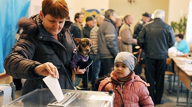 Experto: "Las acciones de Kiev provocaron el resultado del referendo en Crimea"