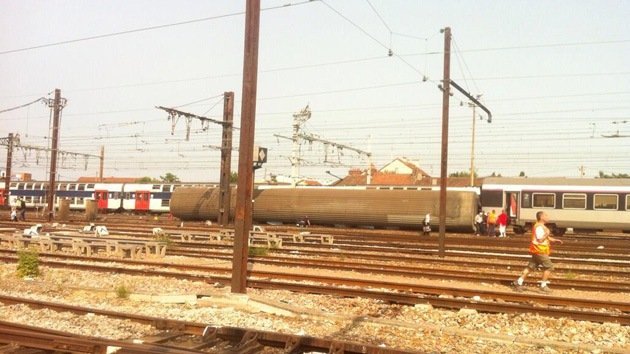 Al menos siete muertos por el descarrilamiento de un tren en Francia