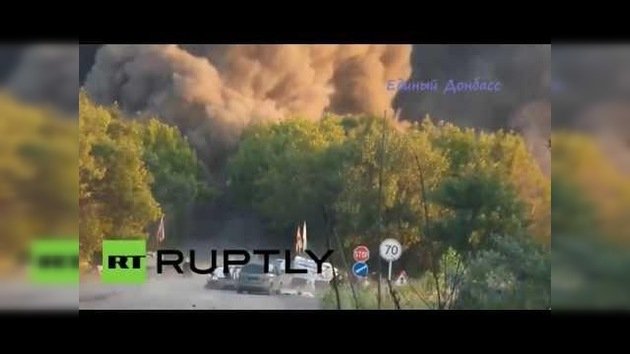 Video: Cámaras graban la explosión de un puente cerca de Donetsk