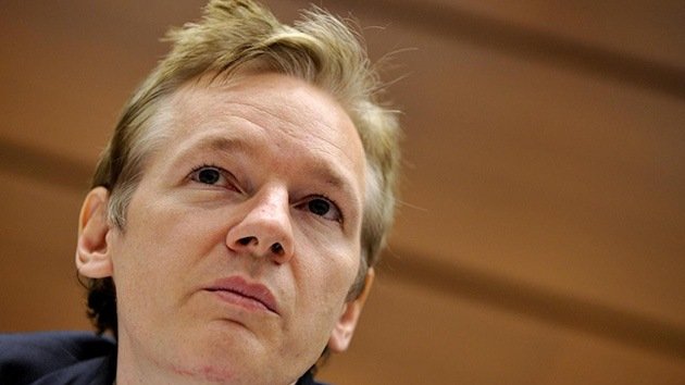 Assange a los jóvenes 'hackers': "No se dejen intimidar"