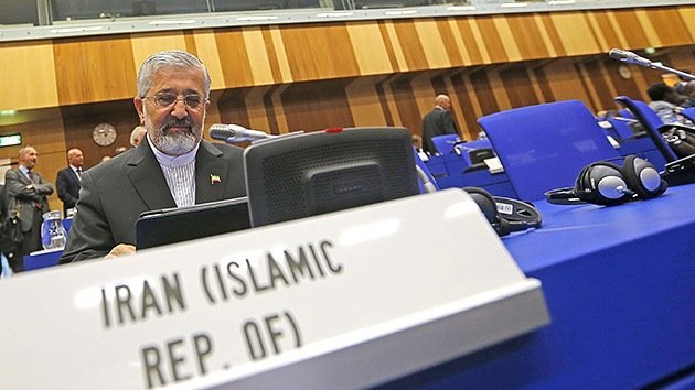 El OIEA aprueba una resolución de condena a Teherán