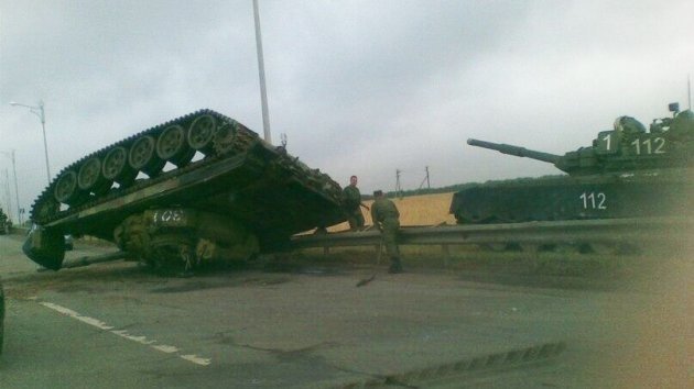 Foto: Vuelca un tanque mientras lo transportaban a alta velocidad en Rusia