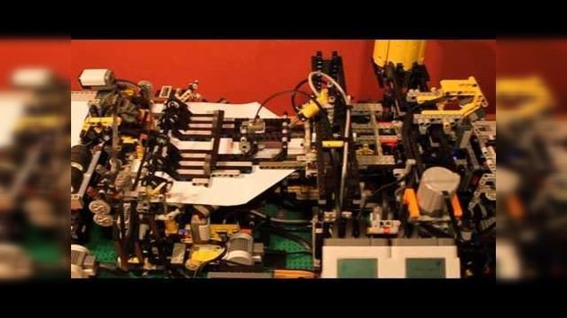 Nueva versión de máquina plegadora de aviones de papel de Lego