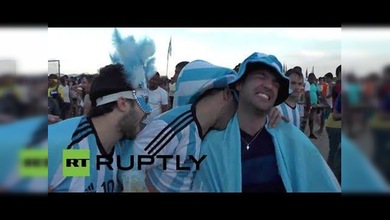 Brasil: Fanáticos se burlan de la mordida de Luis Suárez