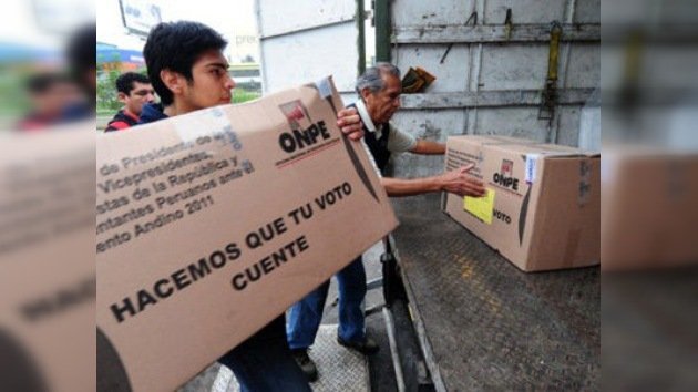 En Perú, última encuesta en víspera de las presidenciales da a Humala como vencedor