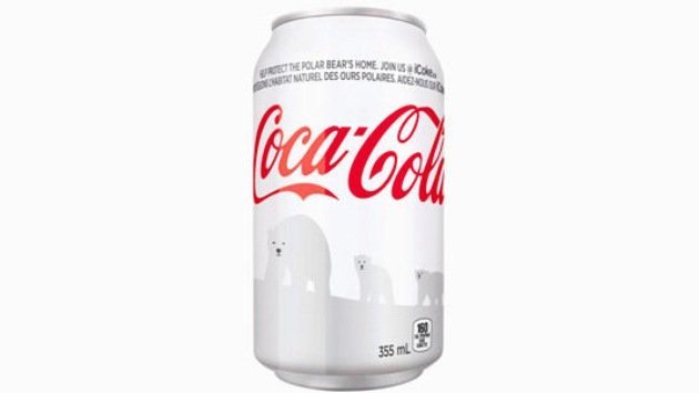 Las latas de Coca-Cola cambian de 'pelaje' y se mimetizan con los osos polares 